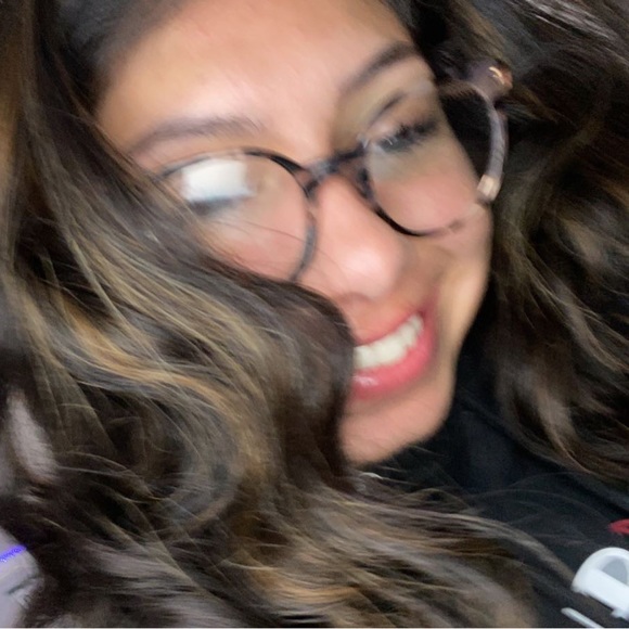 Meet your Posher, Hannah - Picture 1 of 1